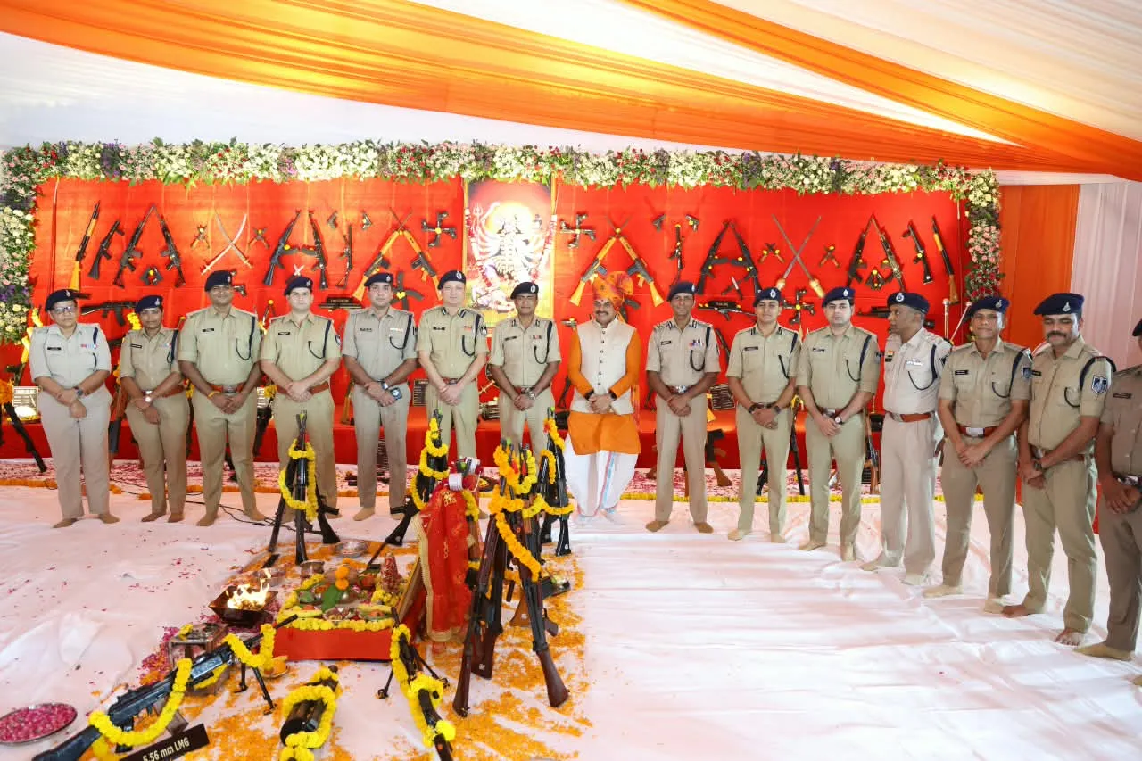 इंदौर में मुख्यमंत्री ने किया शस्त्र पूजन, पुलिस सेतु ऐप का शुभारंभ